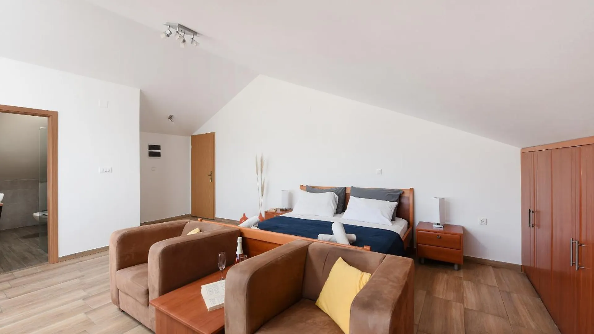 Sunset Beach Suites Kozino Apartment