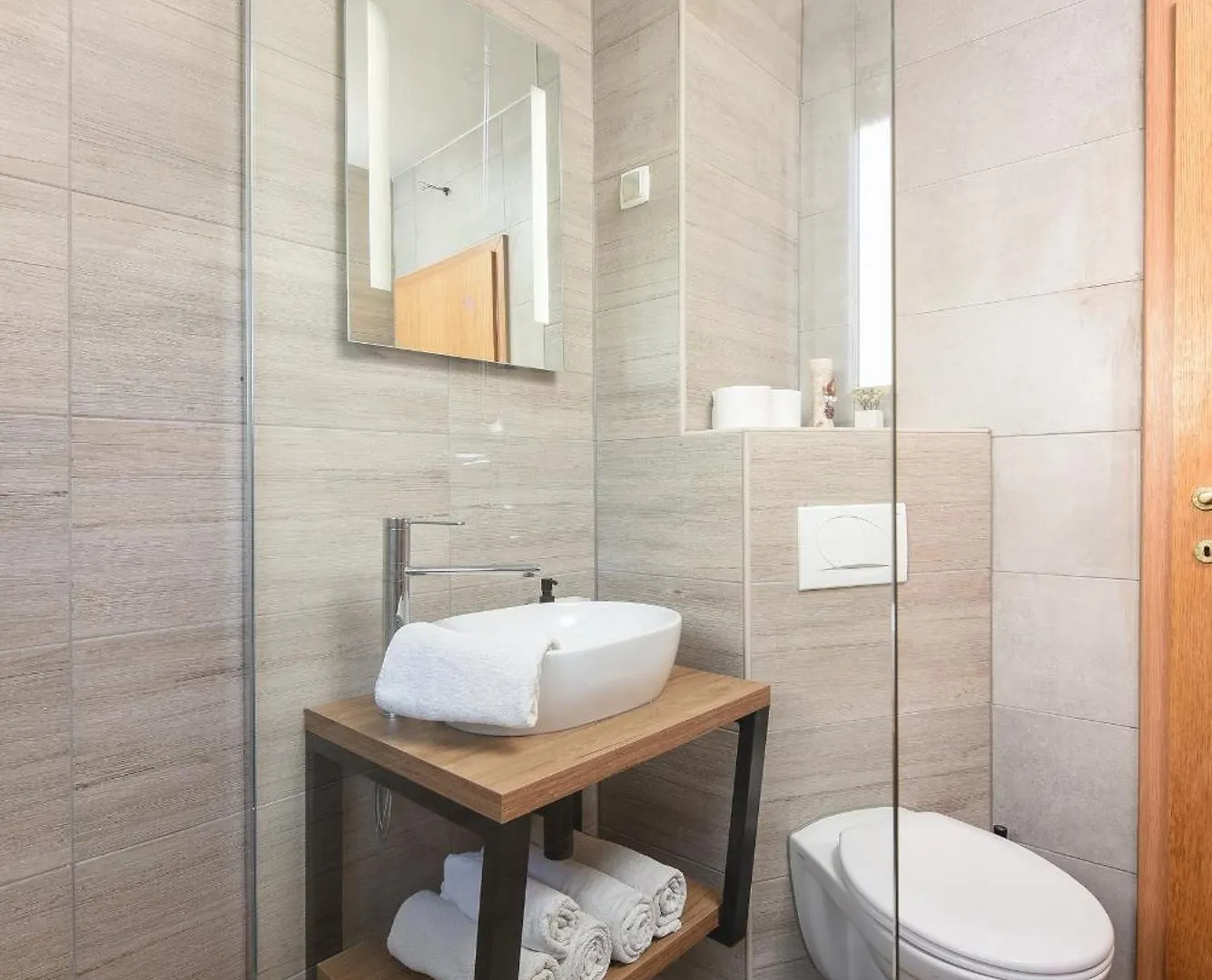 Sunset Beach Suites Kozino Apartment